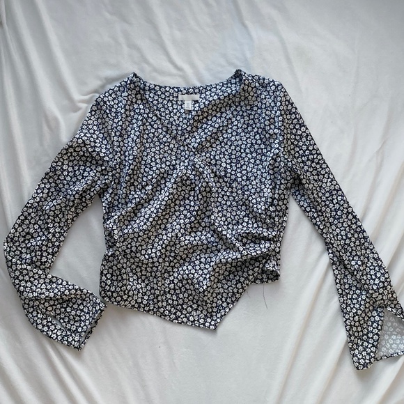 Black and white floral daisy Zara long sleeve blouse - Picture 1 of 8